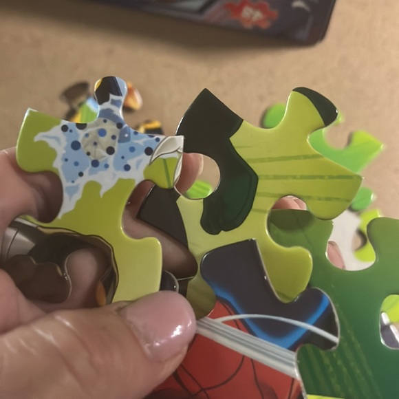 💟🧩 2 fun Spider-Man puzzles. 1 is 100 pieces. 1 is 48 pieces. Both are Complete. - Picture 5 of 11